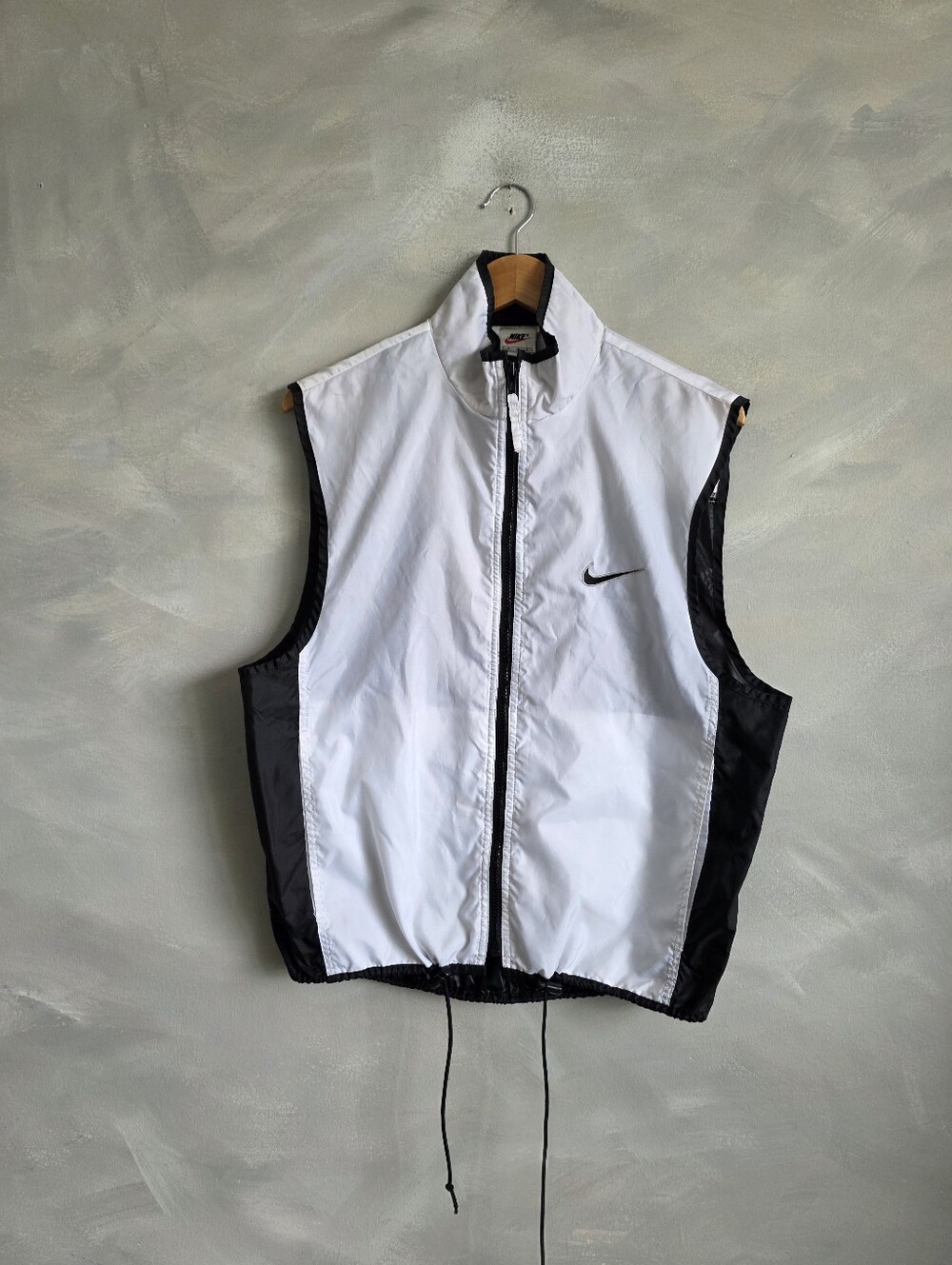 Nike VTG White Tag Black and White Lightweight Vest Mens M
